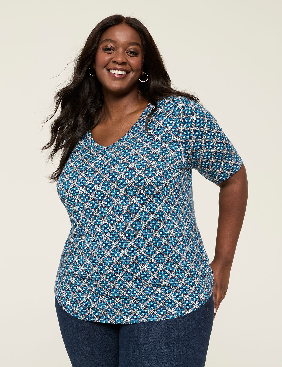 Perfect Sleeve V-Neck Curved-Hem Tee