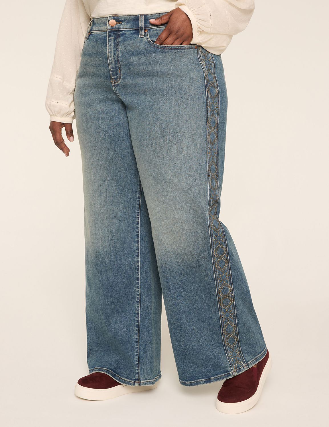 Signature Fit Stud-Detail Wide Leg Jean