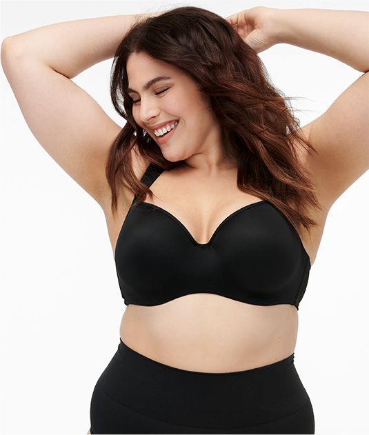 Model photo wearing Cacique bra