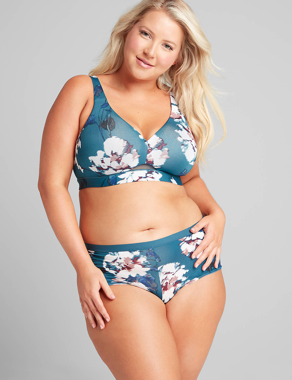 Smooth Modern No Wire - Darted 1115678 T:Dusk Floral_Reduced_Legion Blue_CF20205:38F Product Image 1