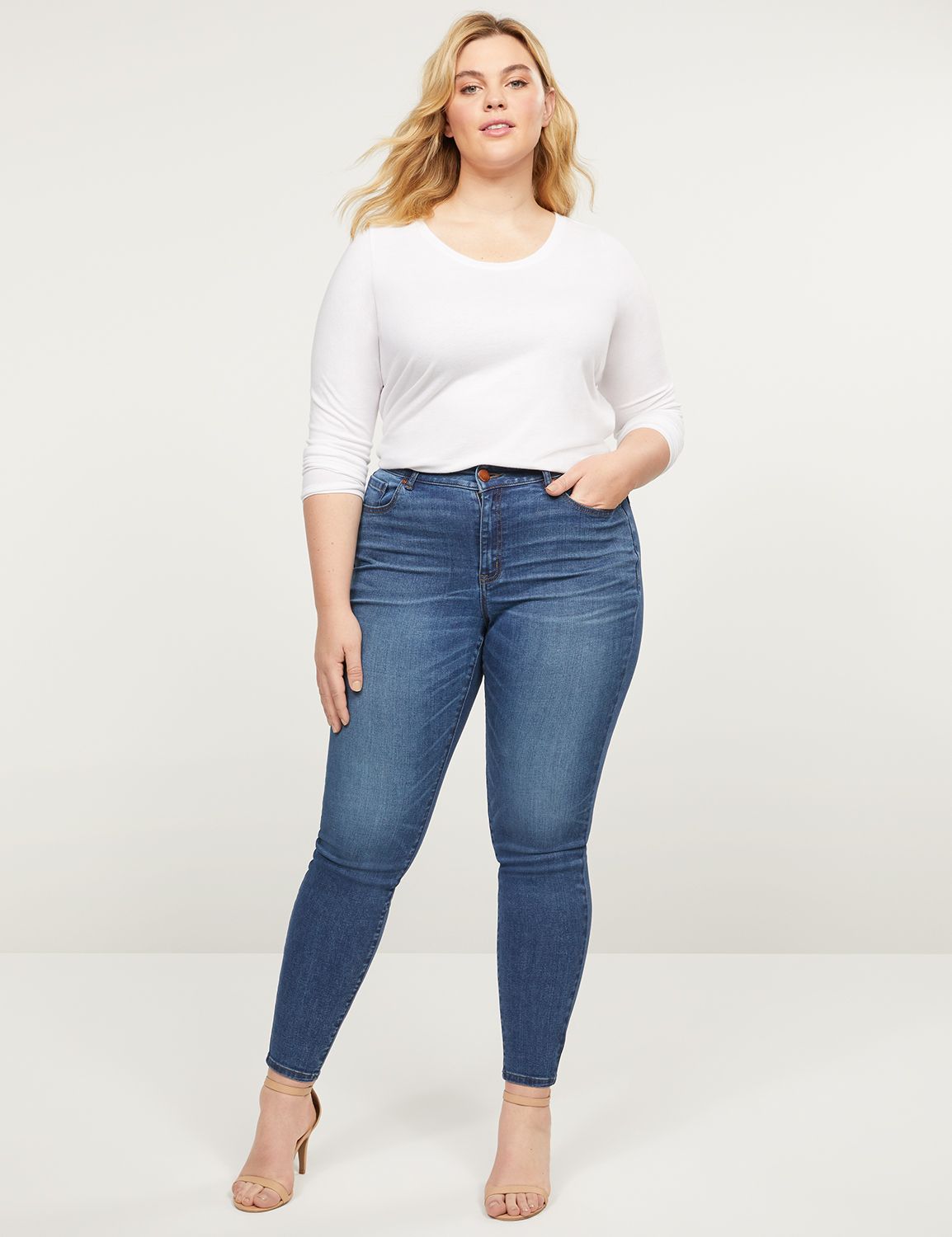 curvy women in jeans