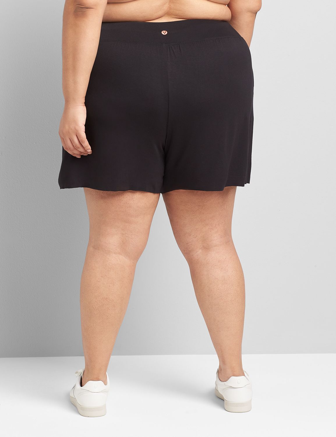 1111640 S Easy Swing Short:Ascena Black:34/36 Product Image 2