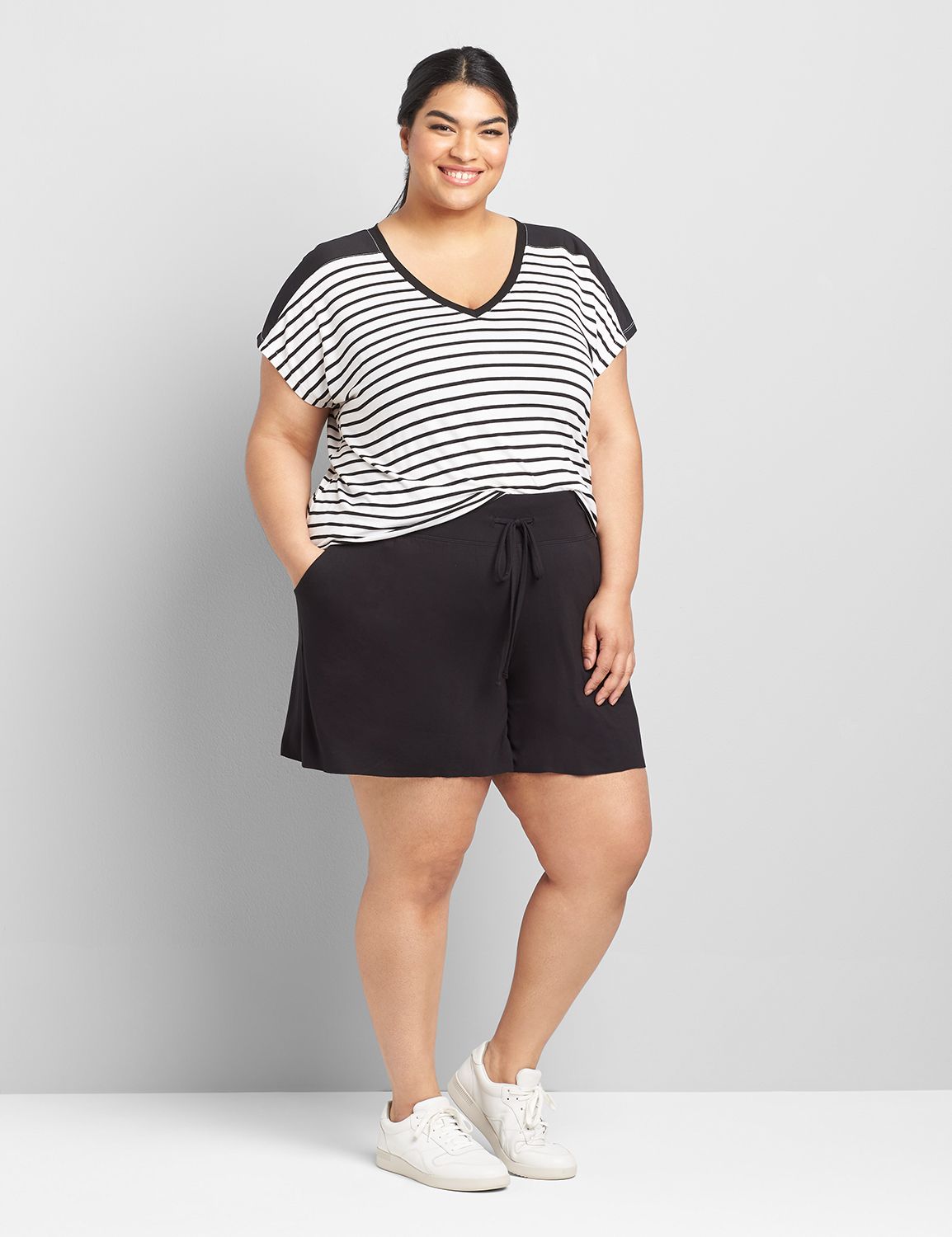 1111640 S Easy Swing Short:Ascena Black:34/36 Product Image 3