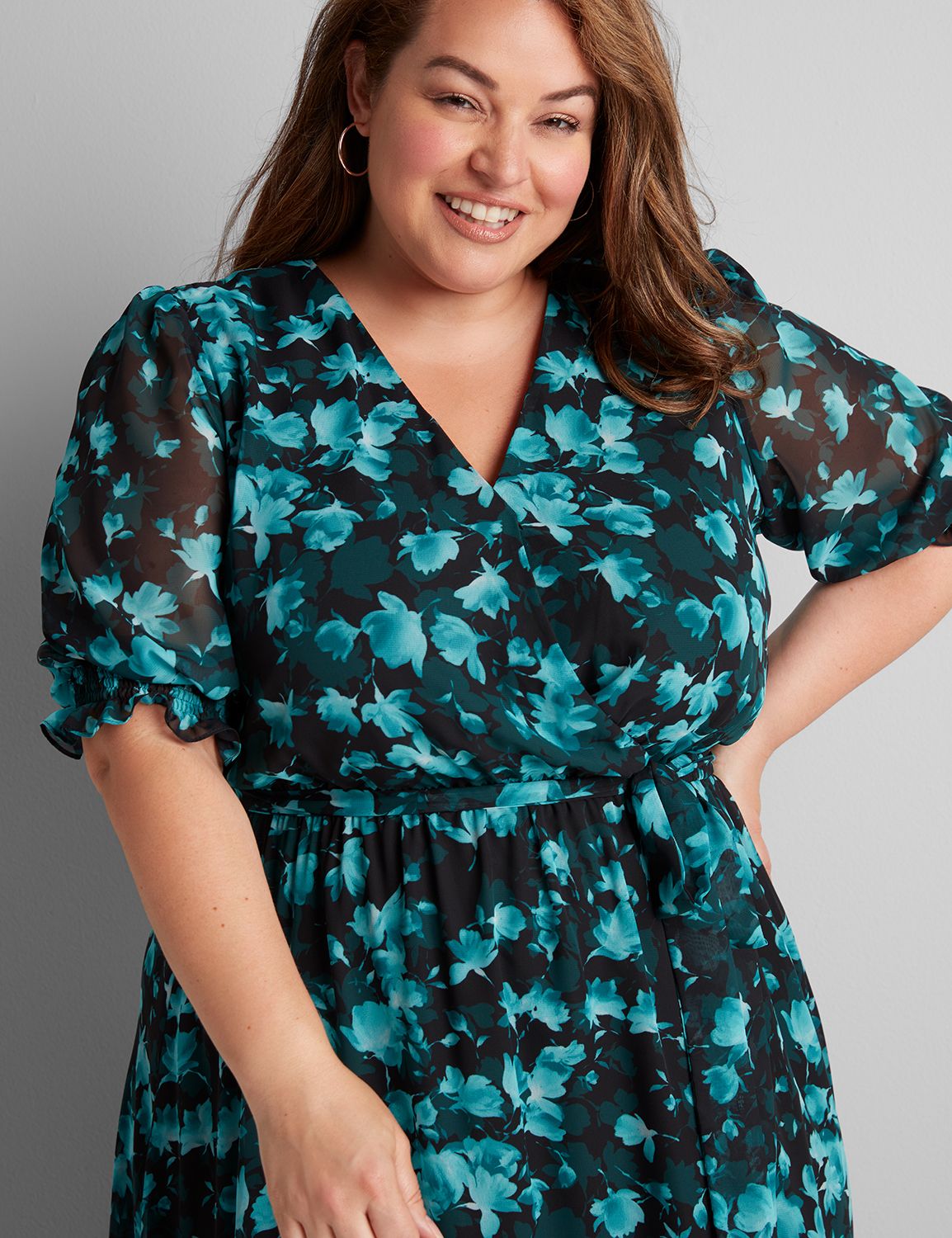 1115646 SURPLICE MAXI DRESS - GS:LBSU20460_GabbySkye_TealFloral_VendorPrint_colorway1:12 Product Image 3