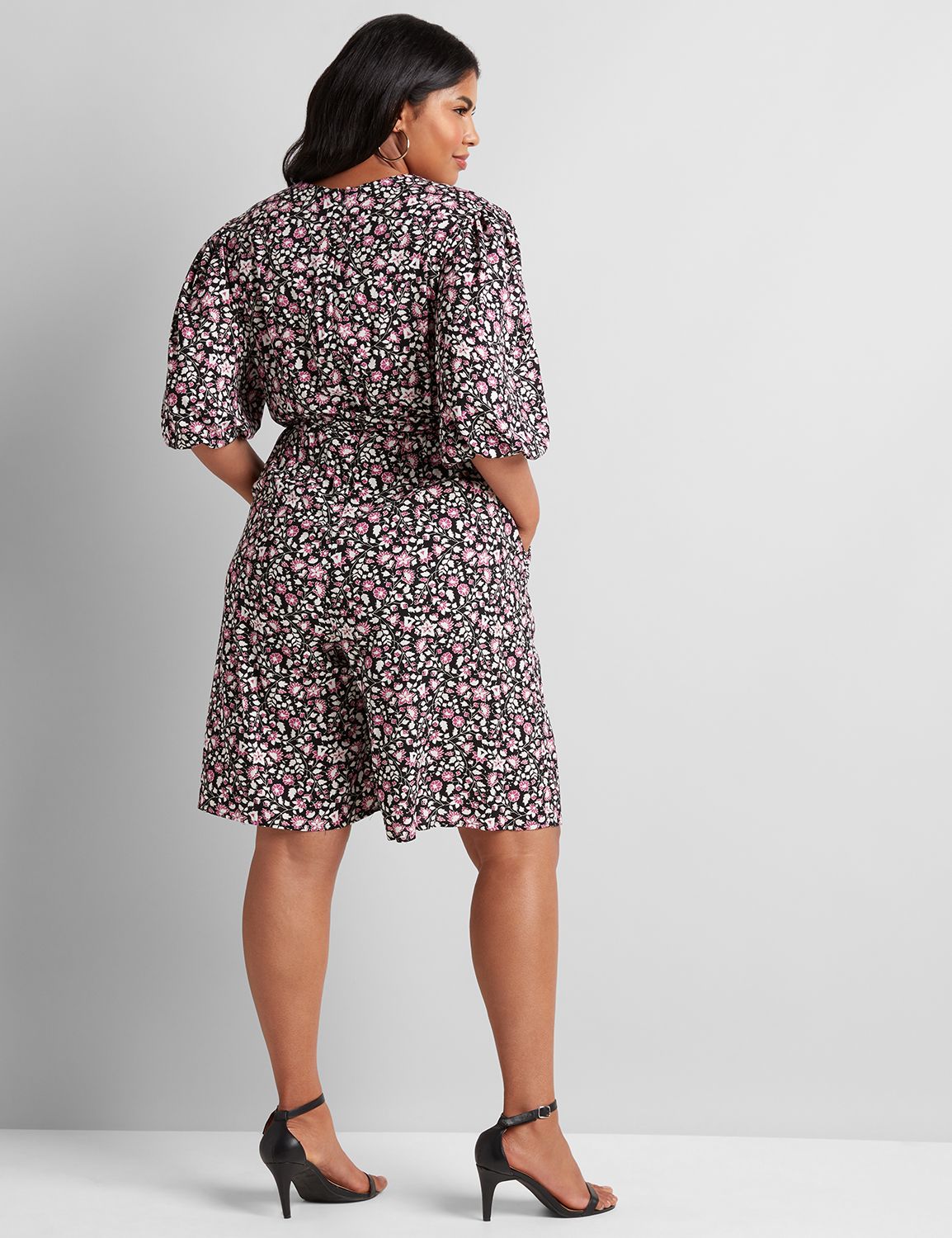 1114962 SS ROMPER:LBSU20344_VineyLinearFloral_colorway2:16 Product Image 2