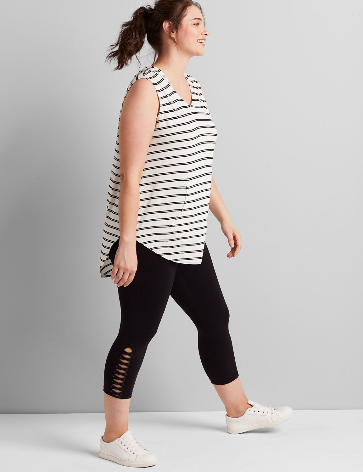 1114241 F Capri Legging w criss cro Product Image 3