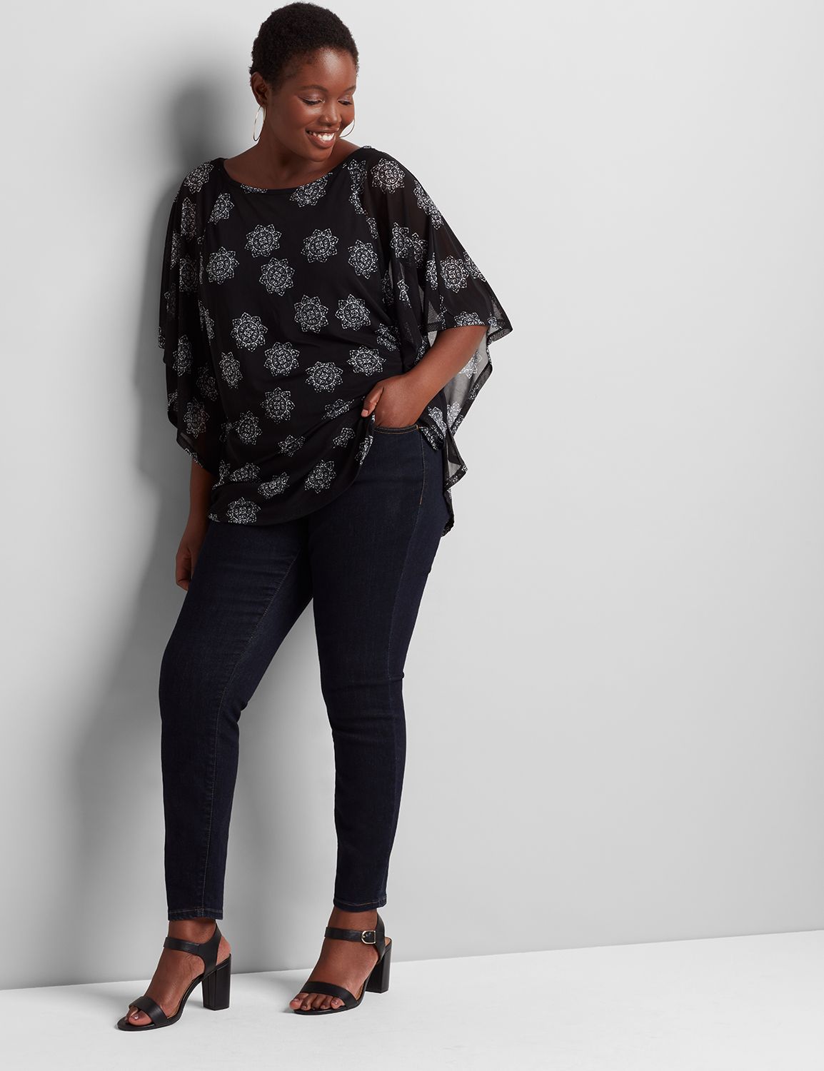 1114746 CIRCLE MESH TOP:LBSU20343_VintageMedallion_colorway1:14/16 Product Image 3
