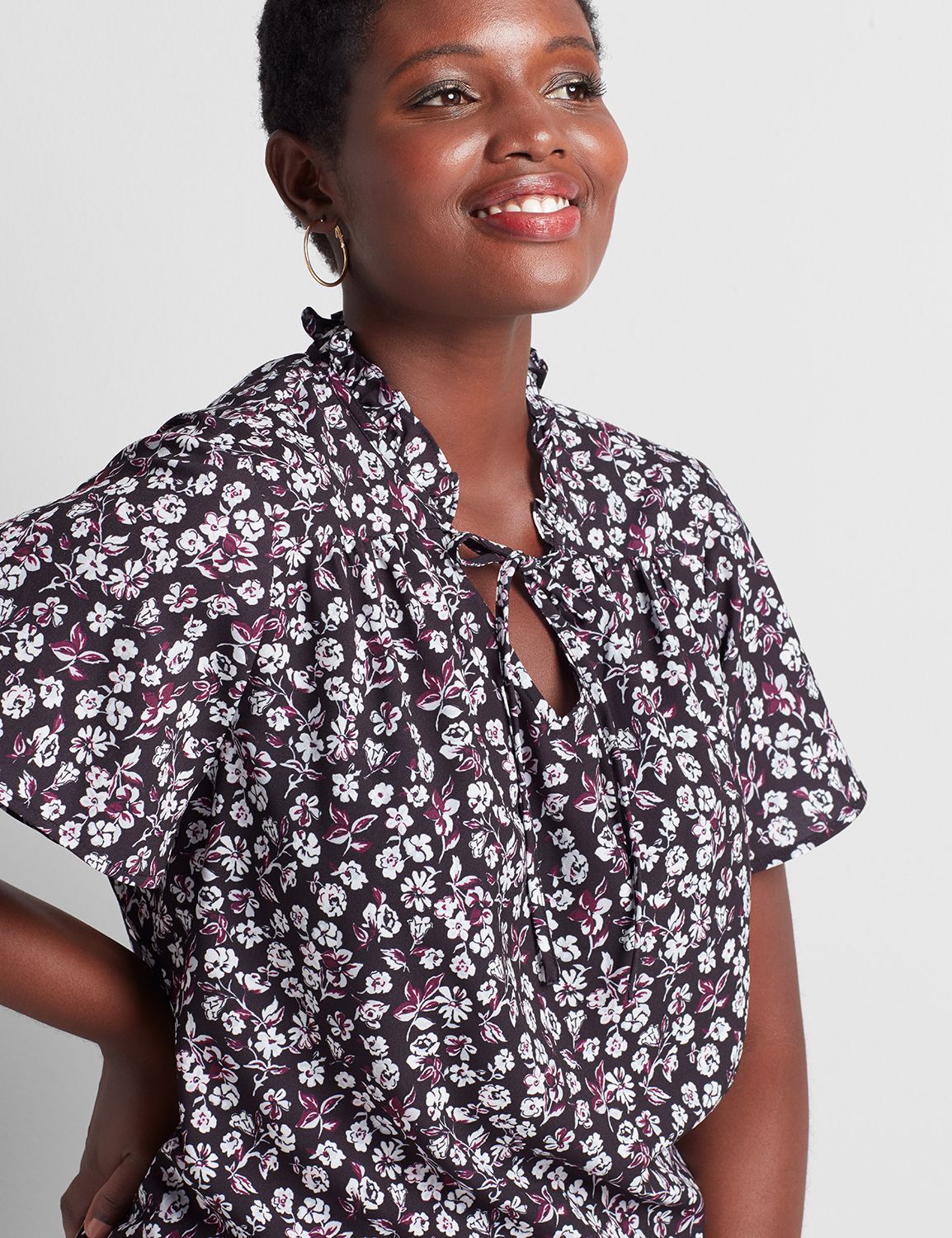 Short Sleeve Flutter Vneck with Ties Top 1113918:LBF20191_FranFloral_colorway3:12 Product Image 4