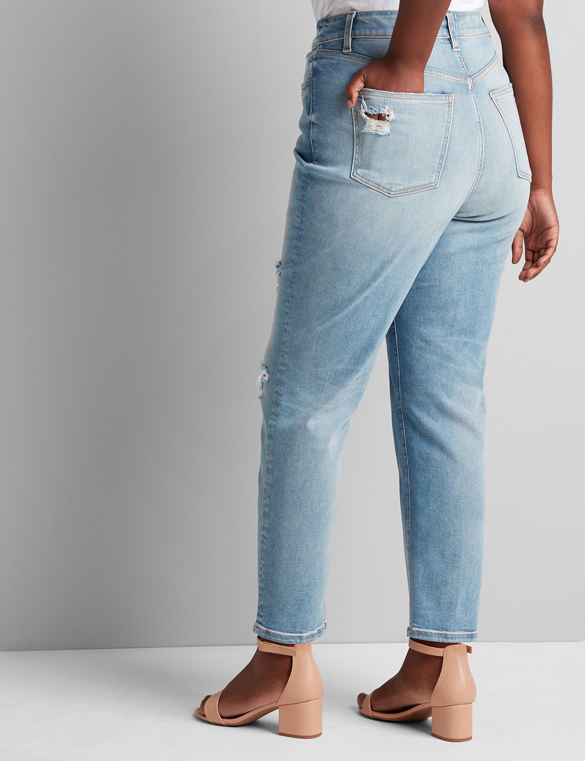 SIGNATURE HIGH RISE GIRLFRIEND STRAIGHT- VINTAGE VANESSA WASH 1113916:Light Denim:14 Product Image 2