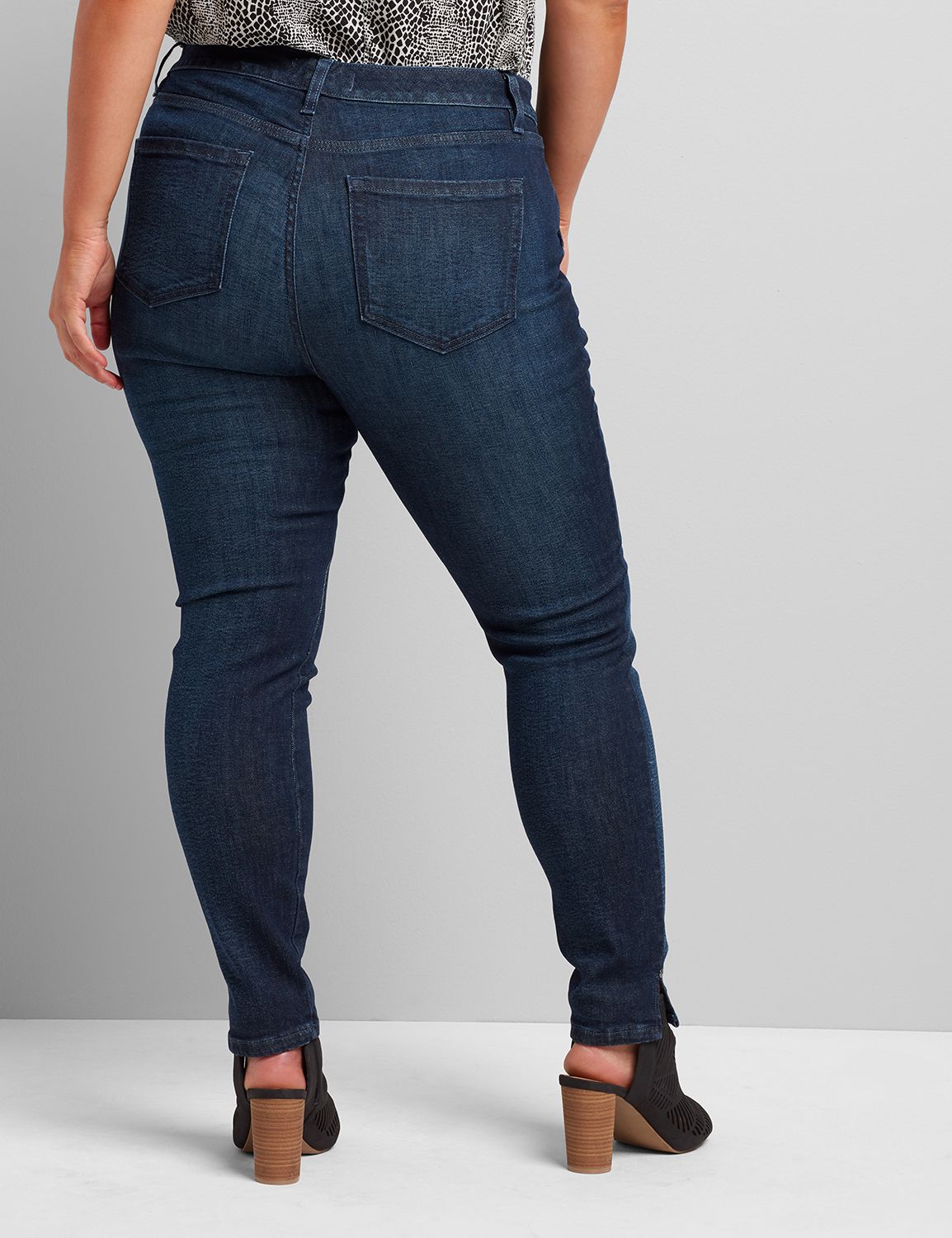 SIGNATURE MID RISE SKINNY PATCH POCKETS VINNY WASH 1116144:Dark Denim:12 Product Image 2