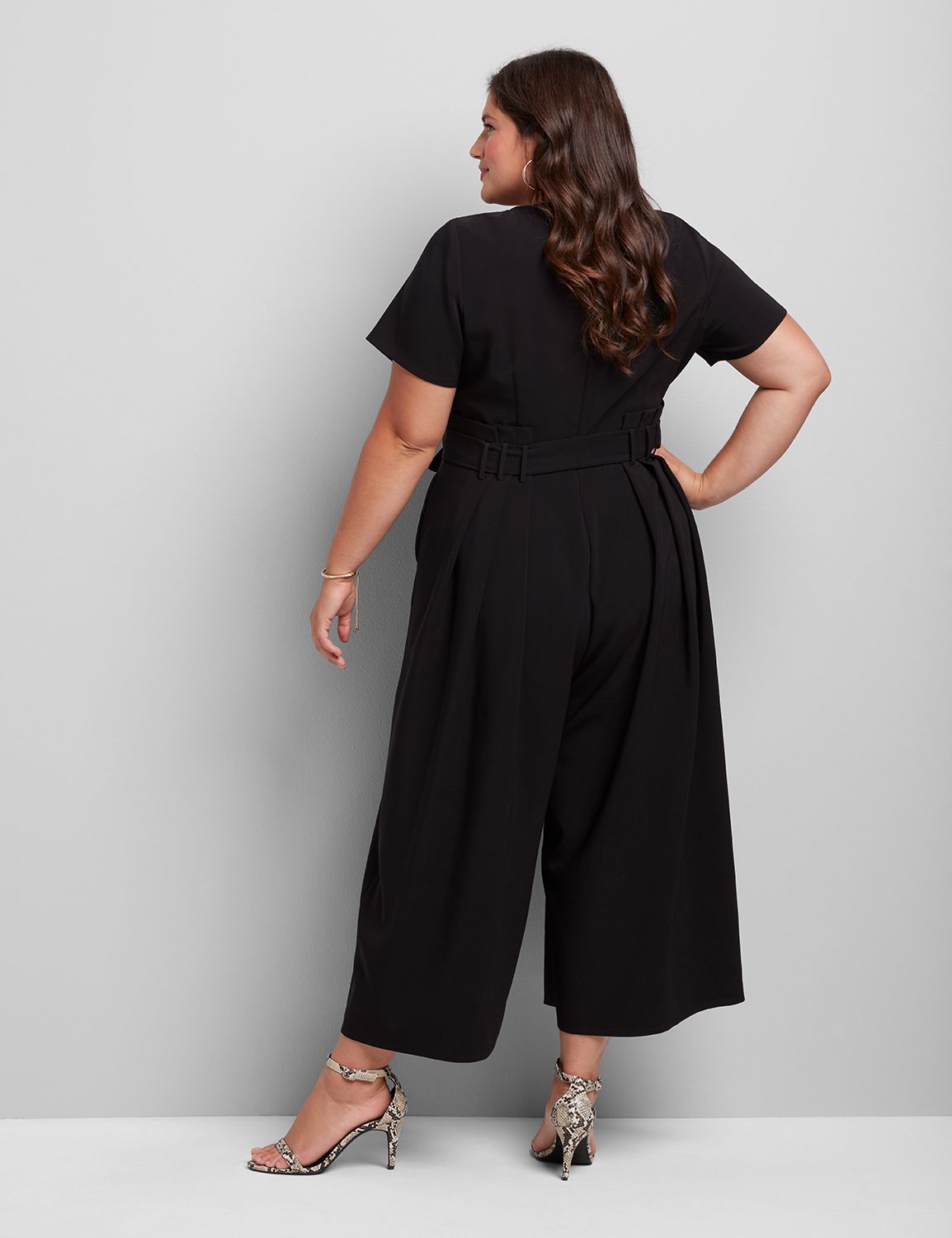 1115990 Lena Short Sleeve Crew Neck Paper Back Waist Crop Jumpsuit:Pitch Black LB 1000322:16 Product Image 2