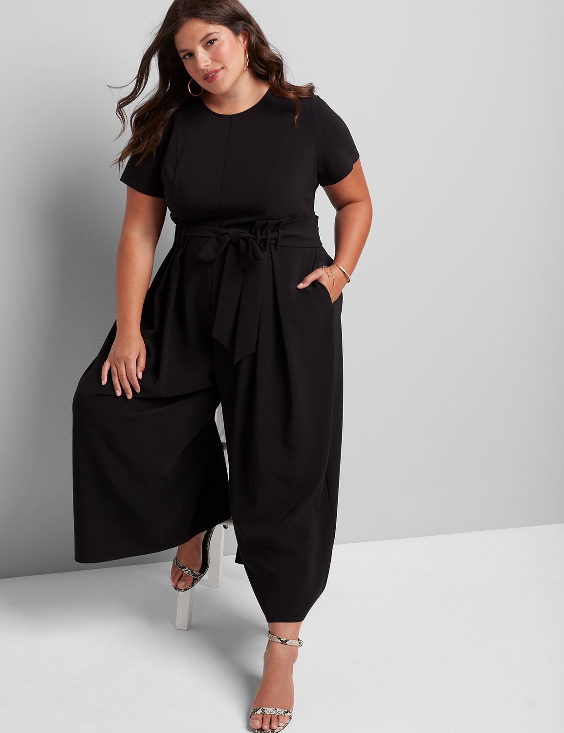 1115990 Lena Short Sleeve Crew Neck Paper Back Waist Crop Jumpsuit:Pitch Black LB 1000322:16 Product Image 3
