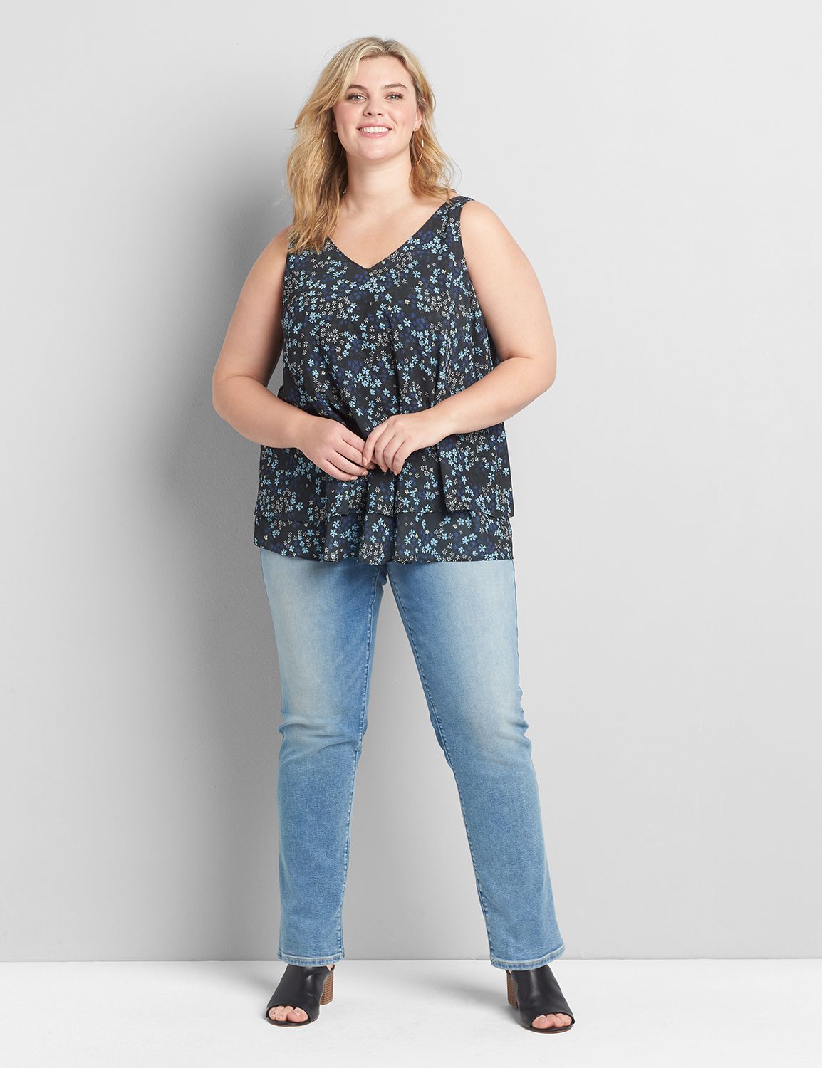 SIGNATURE MID RISE STRAIGHT JEAN- BRIGHT BLUE LIGHT WASH 1118385:Light Denim:14 Product Image 3
