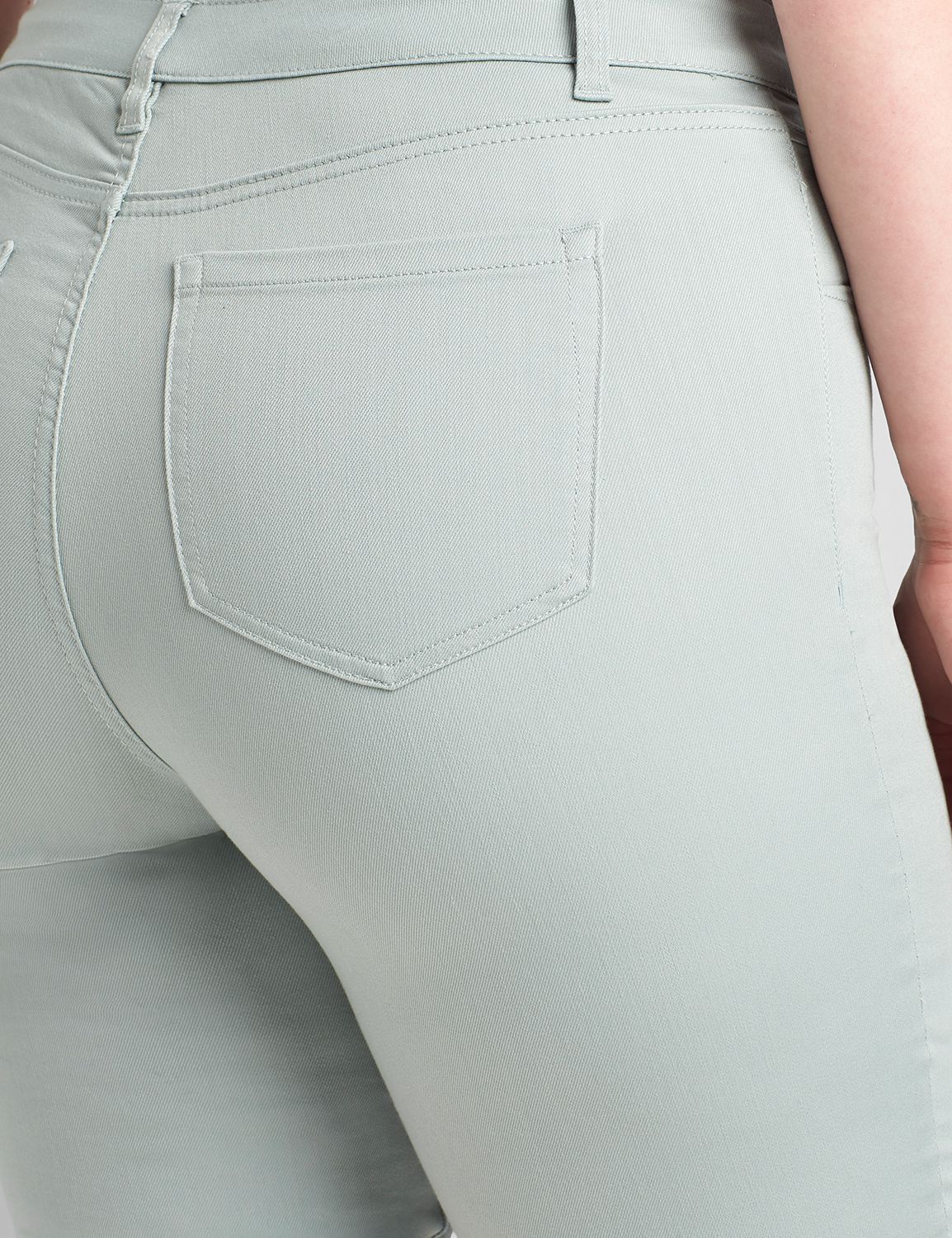 Signature Fit Slim Bermuda Short Product Image 3