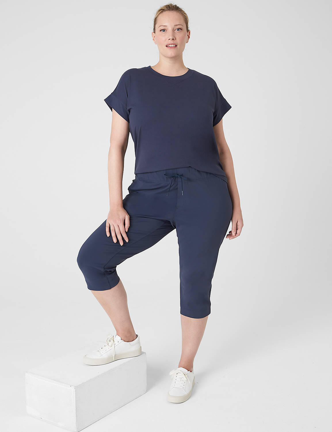 Livi Mid Rise Knit Capri Trouser S Product Image 3