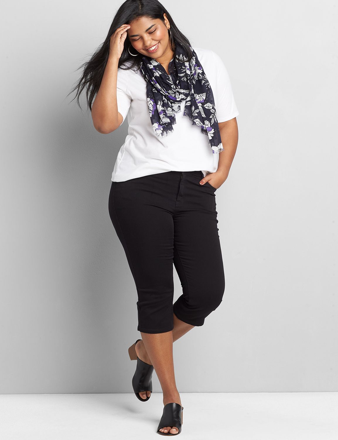 MID RISE SKINNY PEDAL PUSHER 19" - MICKEY TWILL 1118986:Ascena Black:24 Product Image 3