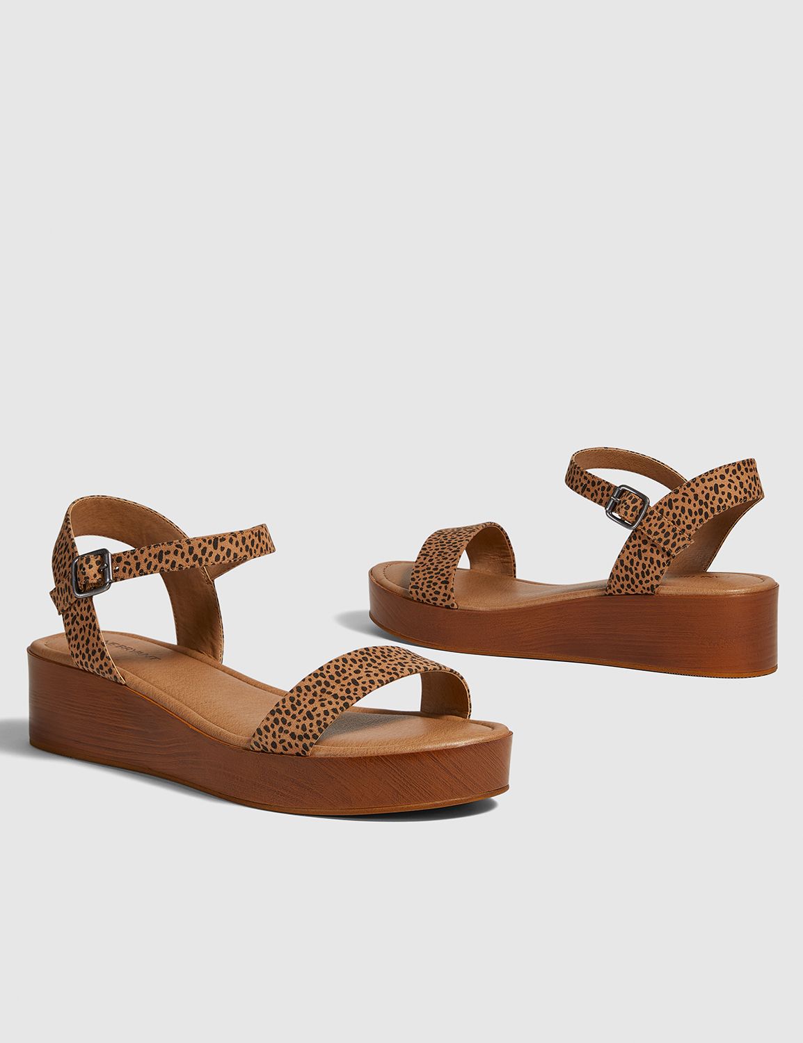 fashionable wide width sandals