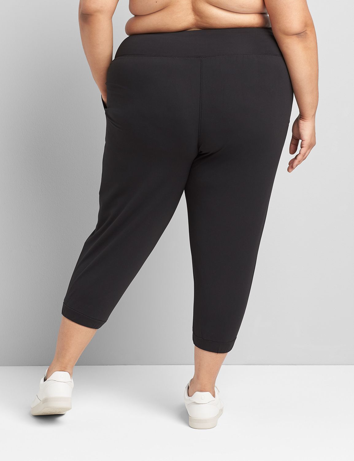 Power Soft Capri Jogger S 1118550:Ascena Black:26/28 Product Image 2