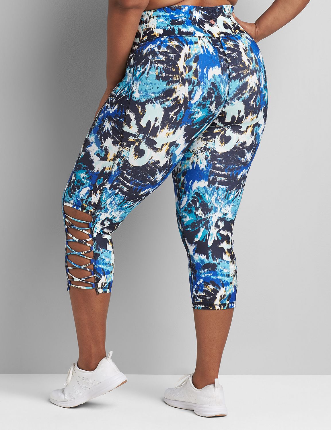 Power Side Detail Capri Wicking Leg Product Image 2