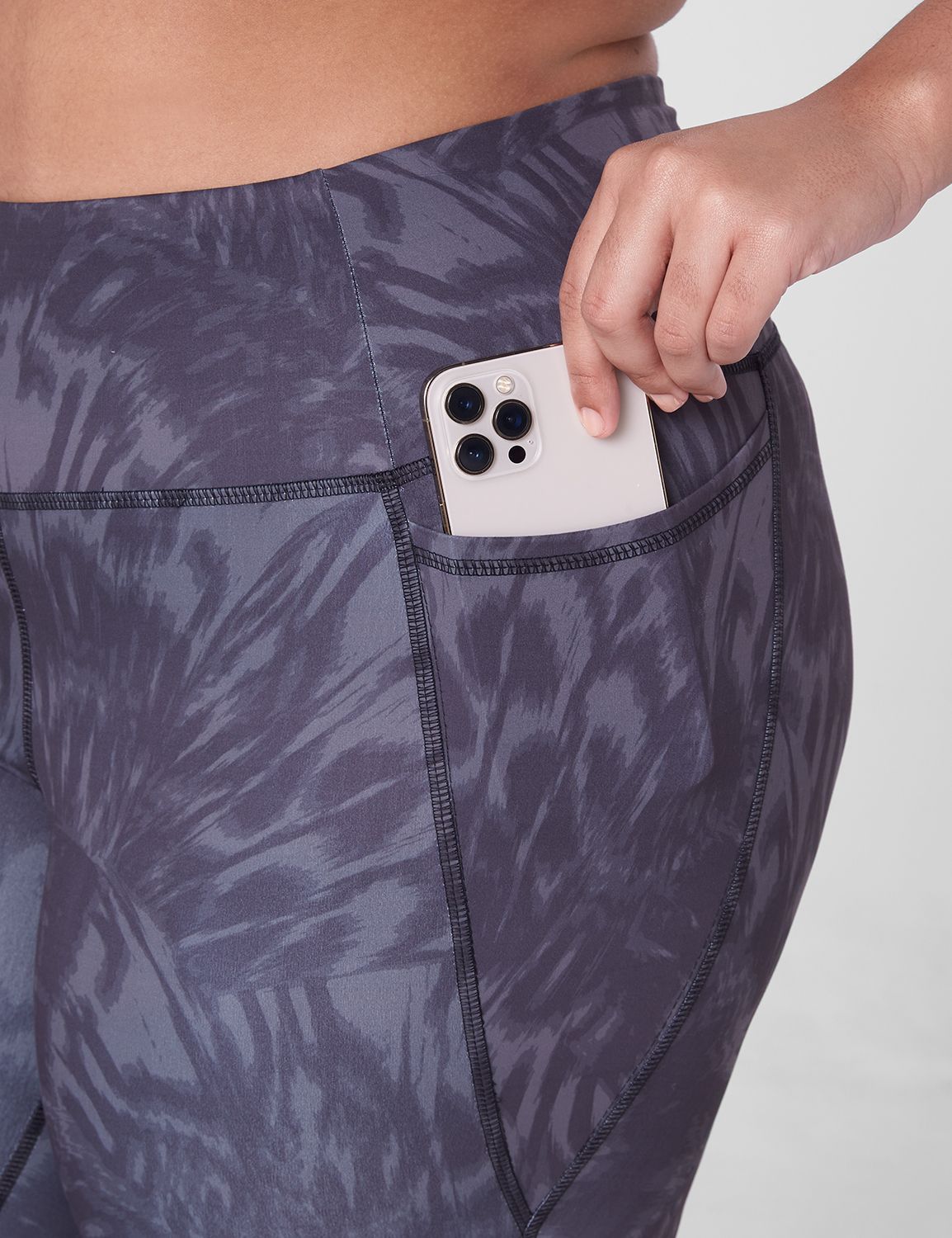 Power Soft Capri Legging F 1122171 Product Image 4