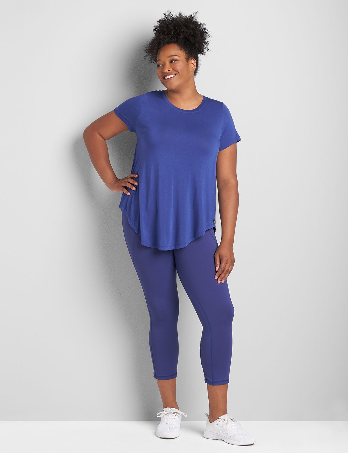 Power Criss Cross Hem Wicking Capri Product Image 3