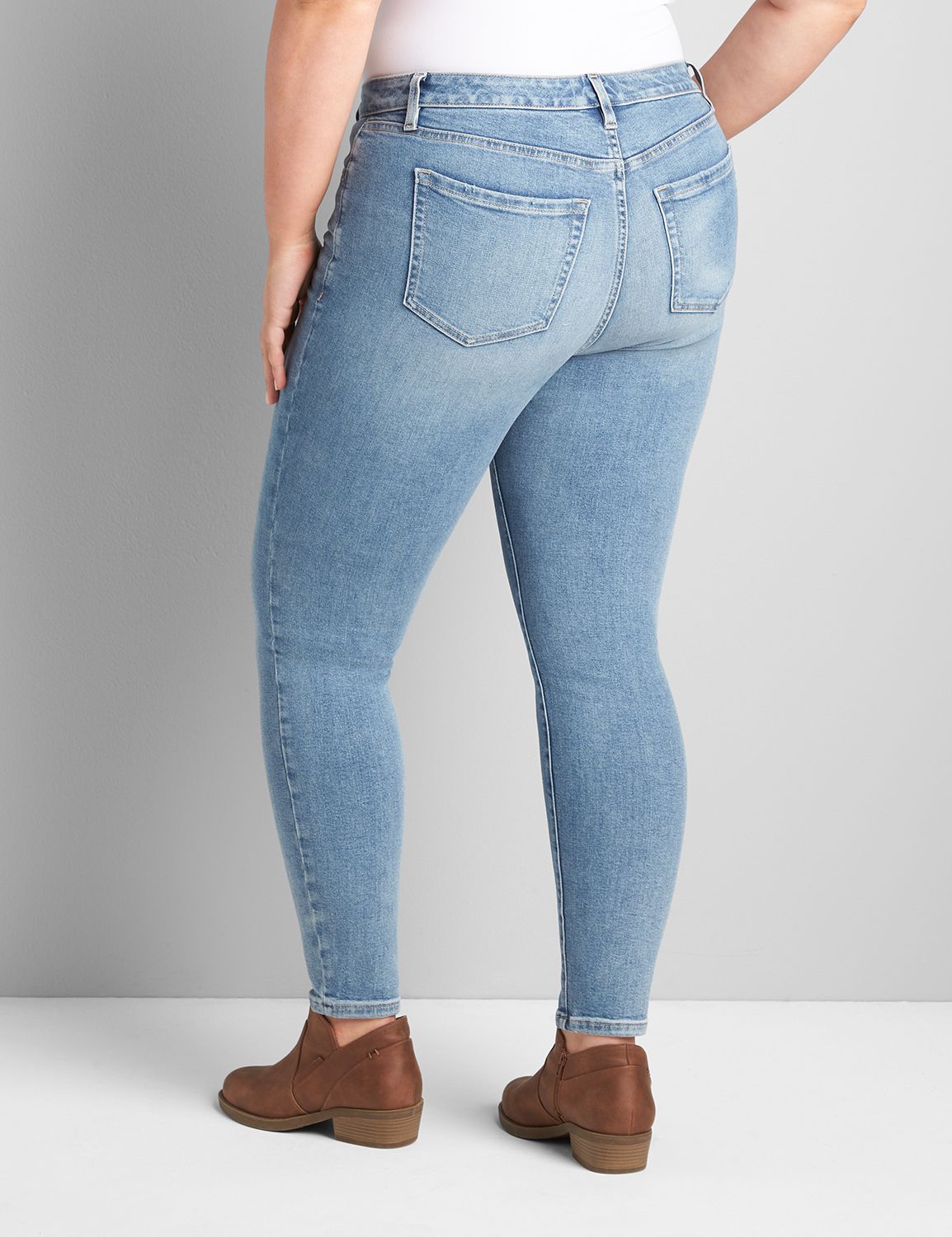 Signature Fit Skinny Jean- Light Wash Product Image 2