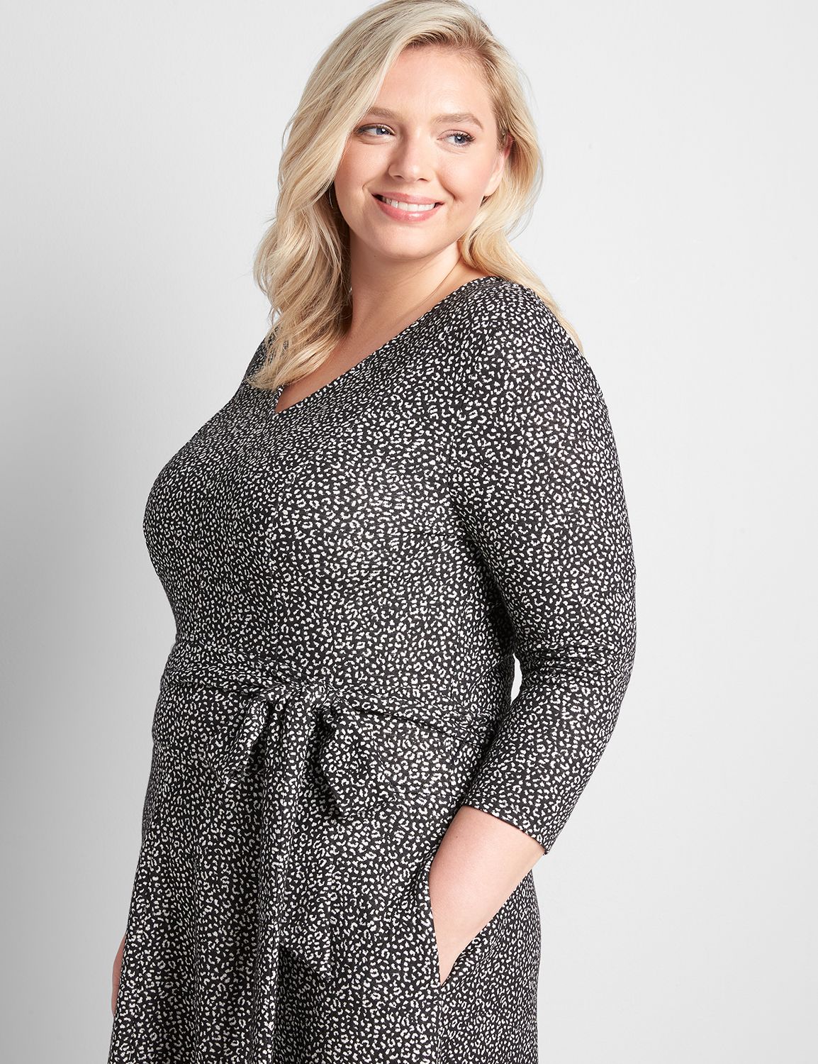 3/4 Sleeve V Neck Animal Jacquard Lena Dress 1122337:Black and White As Header:14/16 Product Image 3