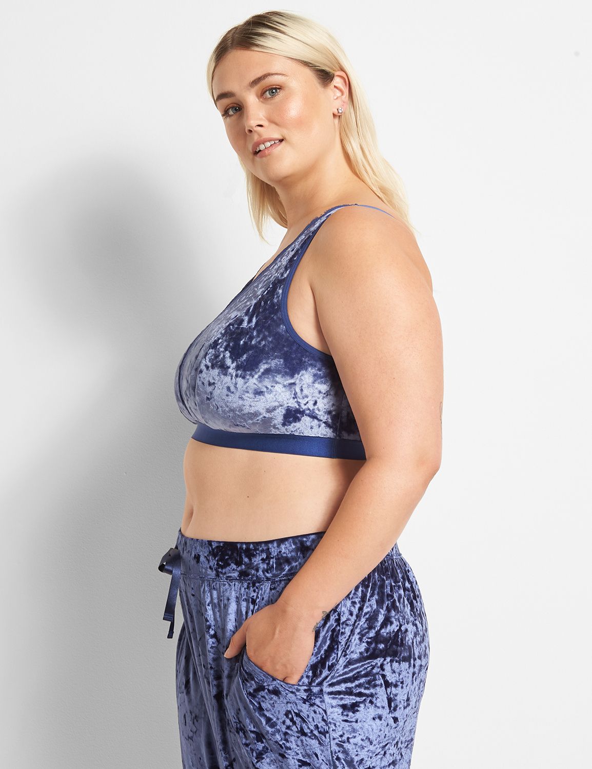 Velvet Bralette High Apex Eyelash lace trim 1122914 F:PANTONE Twilight Blue:8/10 Product Image 3