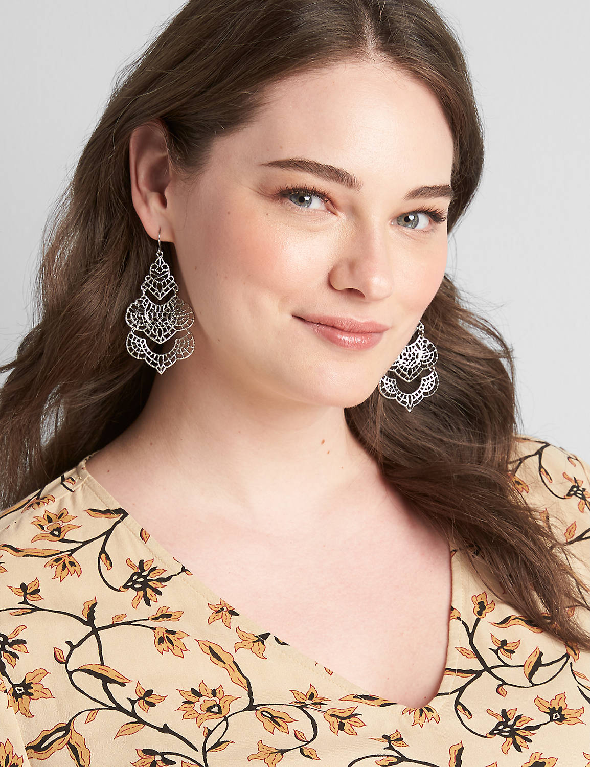 LACE CHANDELIER EARRING:Black:ONESZ Product Image 1