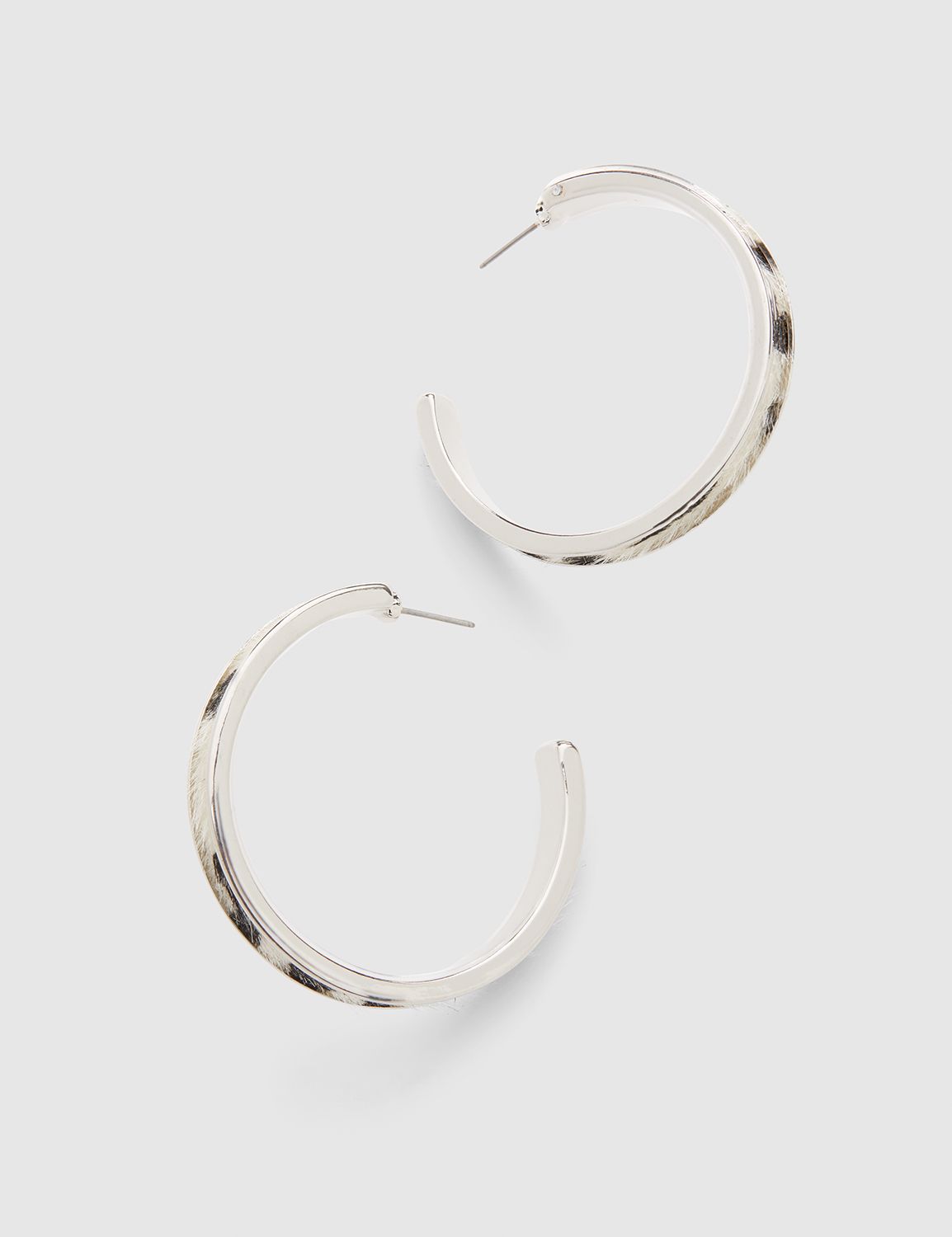 LEOPARD PRINT HOOP EARRING:LBF21084SnowLeopard_C1:ONESZ Product Image 1