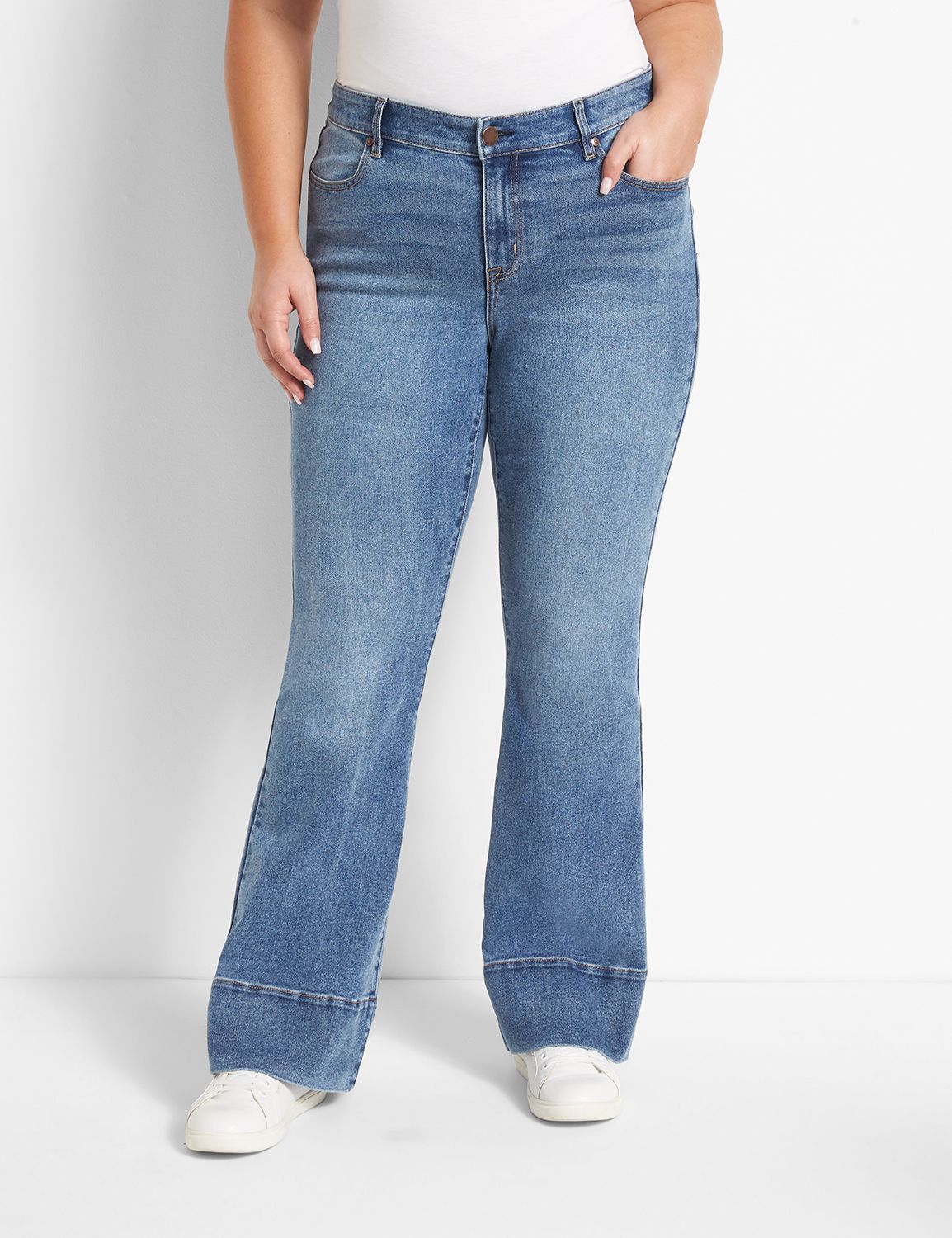 SIGNATURE FIT FLARE JEAN - MEDIUM DENIM WASH LBO STRETCH 1124578:Medium Denim:12 Product Image 1
