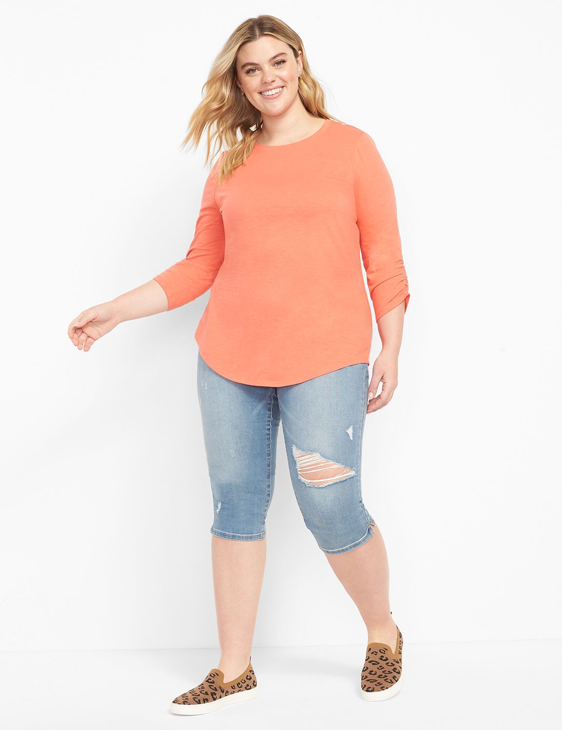 3/4 Ruched Sleeve Crew Neck Curved Product Image 3
