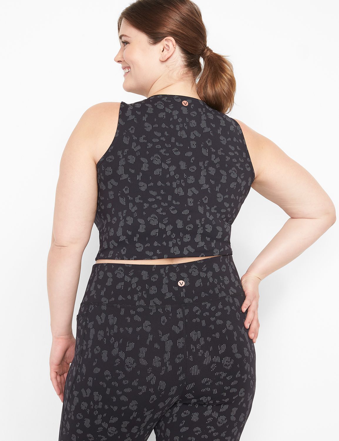 Sleeveless Scoop Neckline Neckline Cropped Tank S 1123651:LBH21094_FloralRushHalftone_V4_CW1:30/32 Product Image 2
