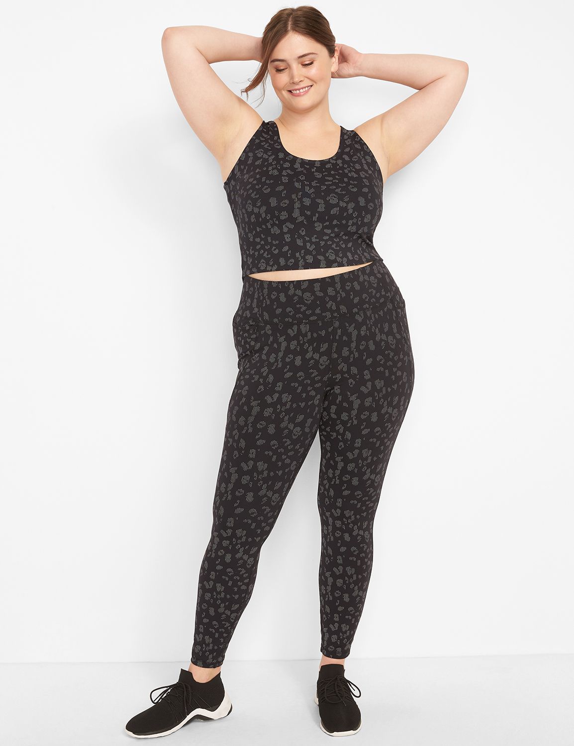Sleeveless Scoop Neckline Neckline Cropped Tank S 1123651:LBH21094_FloralRushHalftone_V4_CW1:30/32 Product Image 3