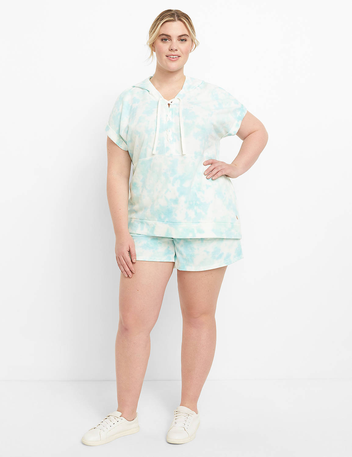 Livi Mid Rise French Terry Short Dy Product Image 3