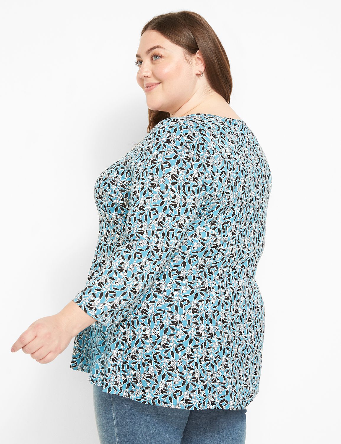 3/4 Sleeve V Neck Swing Fit and Fla Product Image 2