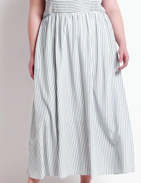 Sleeveless Smocked Stripe Midi Dres image number 0