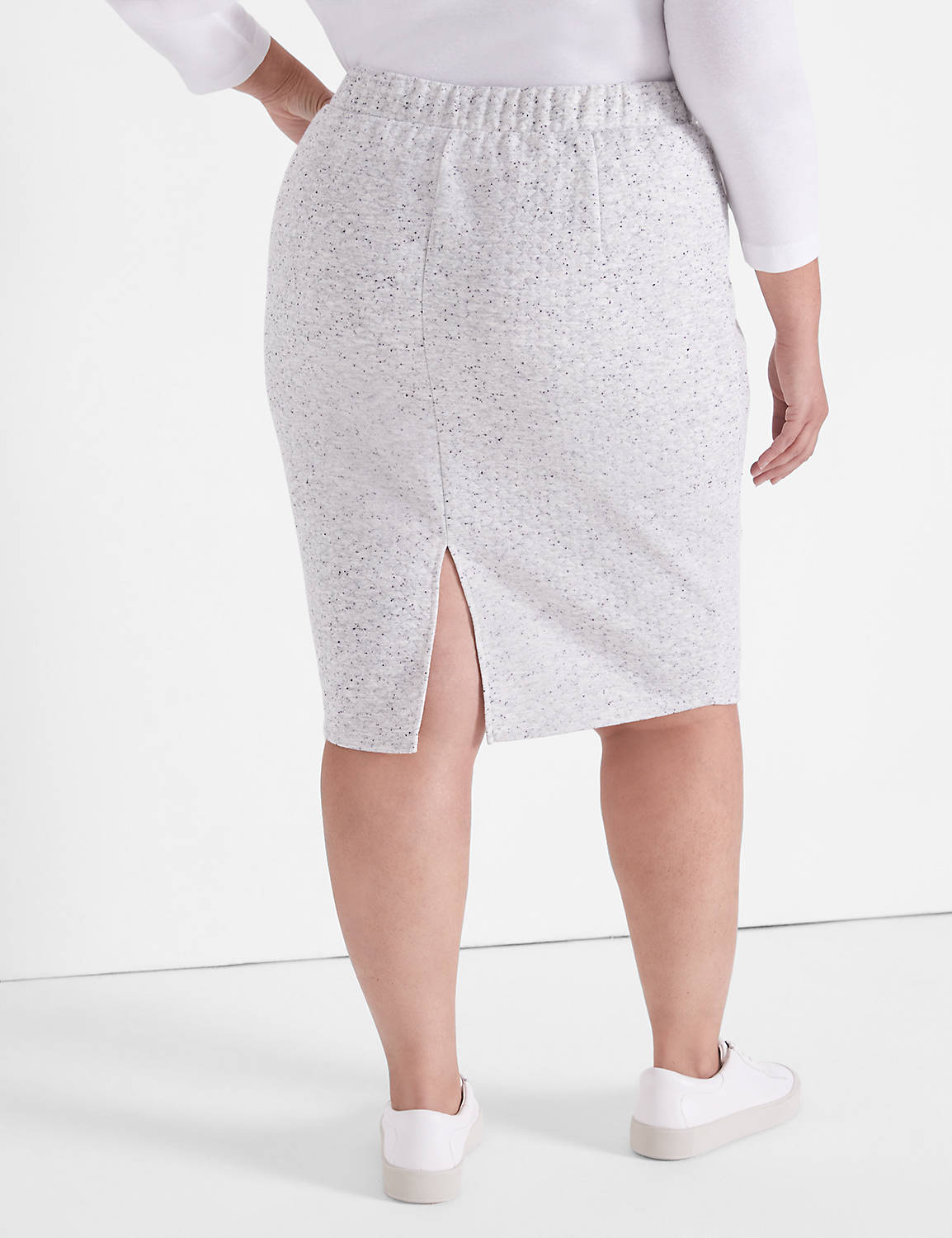 LIVI Mid Rise Quilted Skirt S 11328 Product Image 2