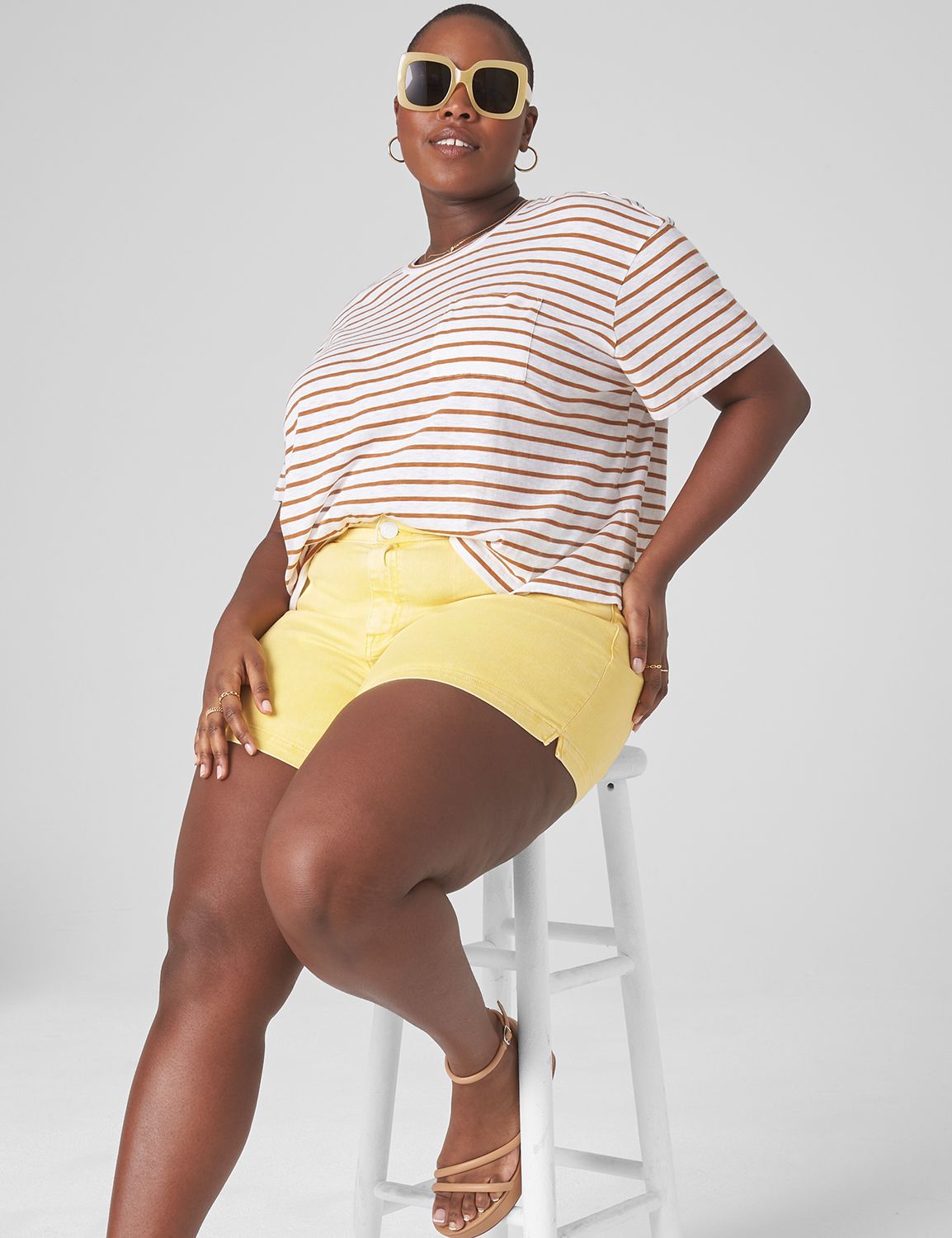 SIGNATURE MID RISE SHORT- COLOR 113 Product Image 3