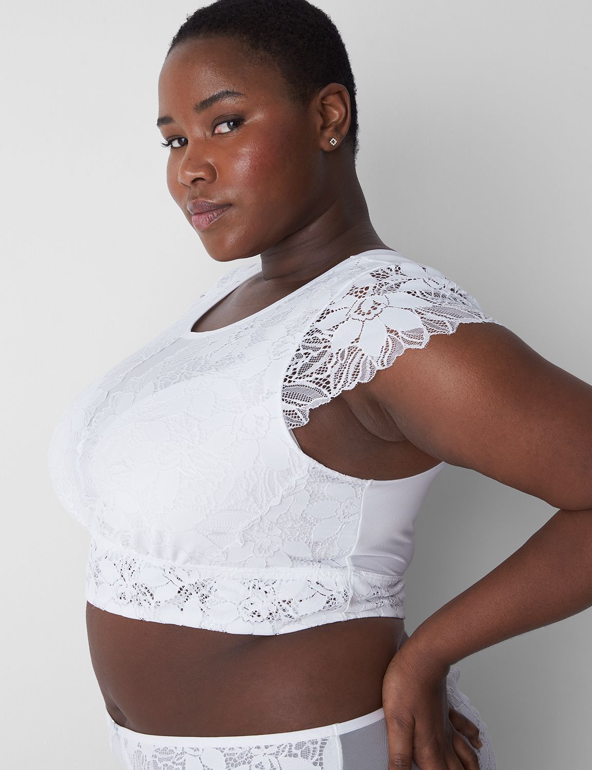 White lace crop top short clearance sleeve