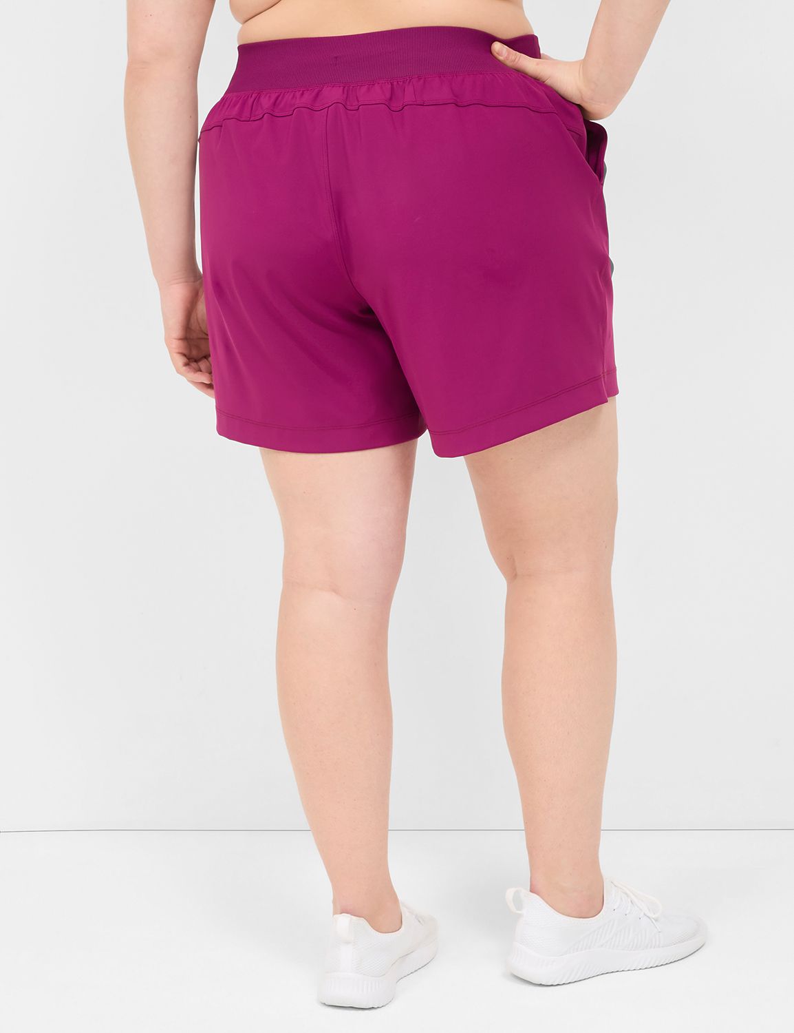 Livi Mid Rise Knit Trouser Short S Product Image 2