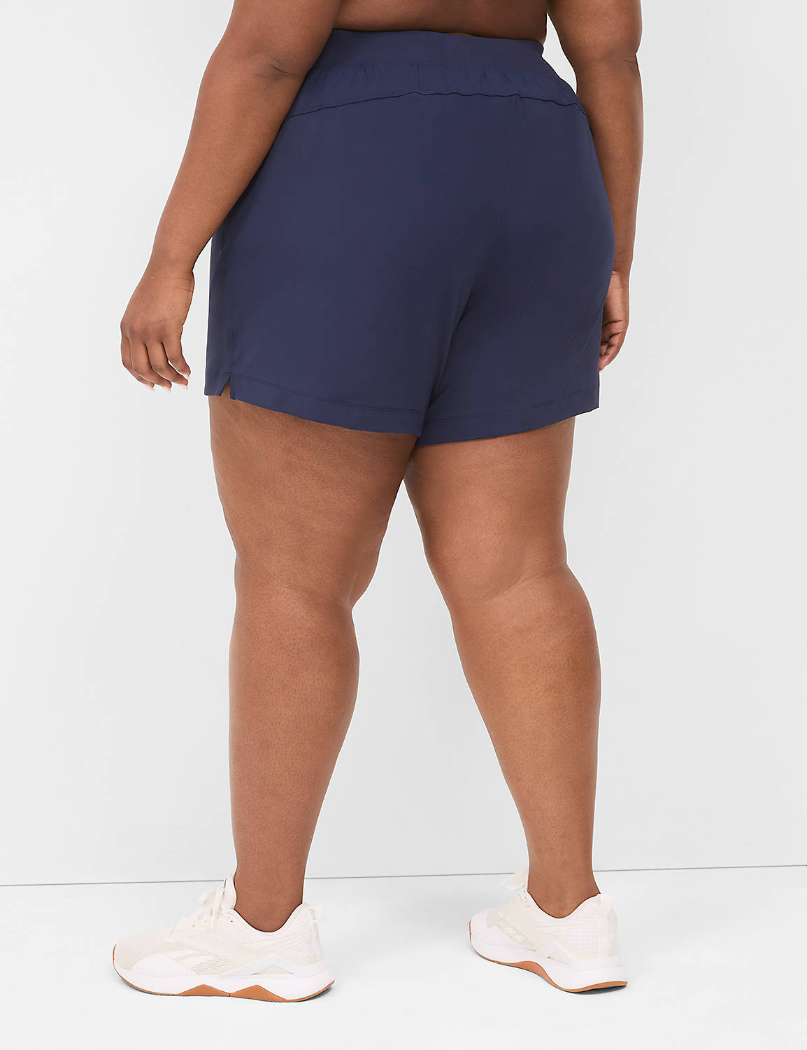 Livi Mid Rise Knit Trouser Short S Product Image 2