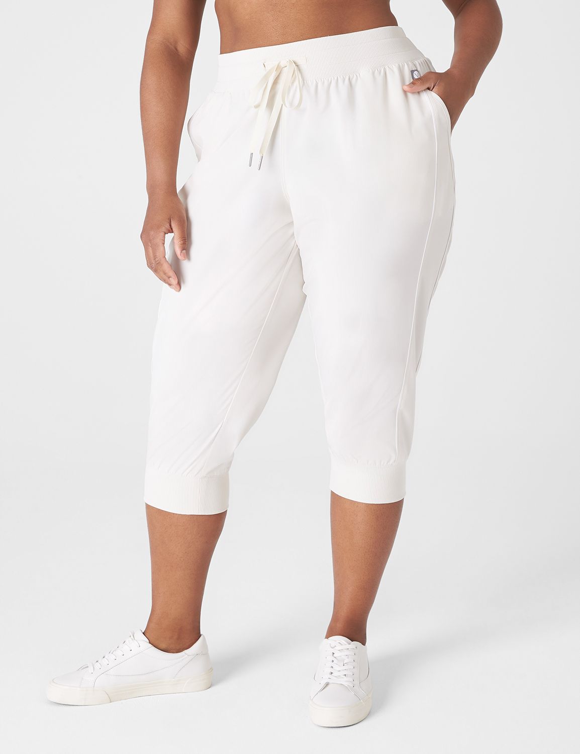 LIVI Mid Rise Stretch Woven Capri J Product Image 1