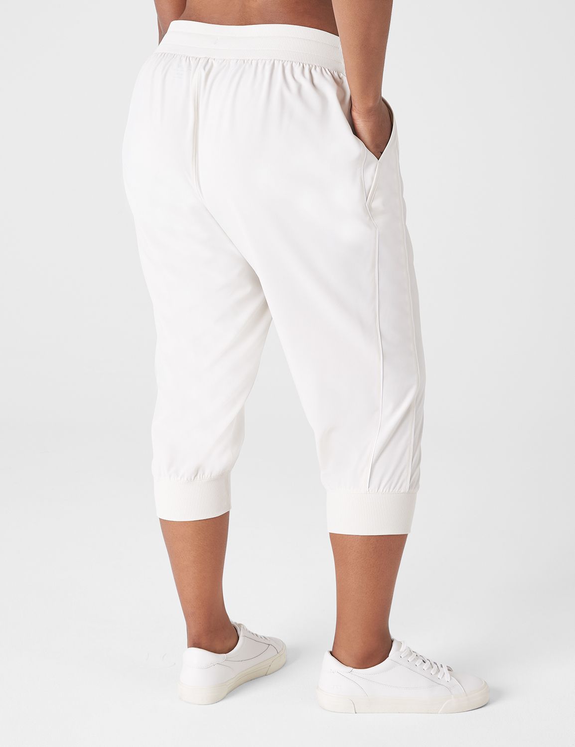 LIVI Mid Rise Stretch Woven Capri J Product Image 2