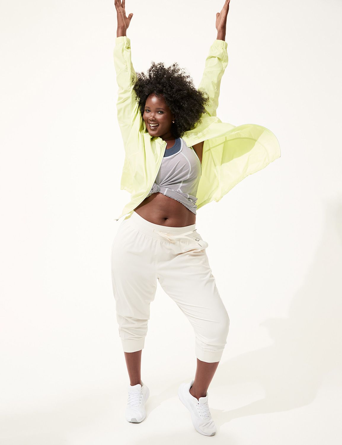 LIVI Mid Rise Stretch Woven Capri J Product Image 4