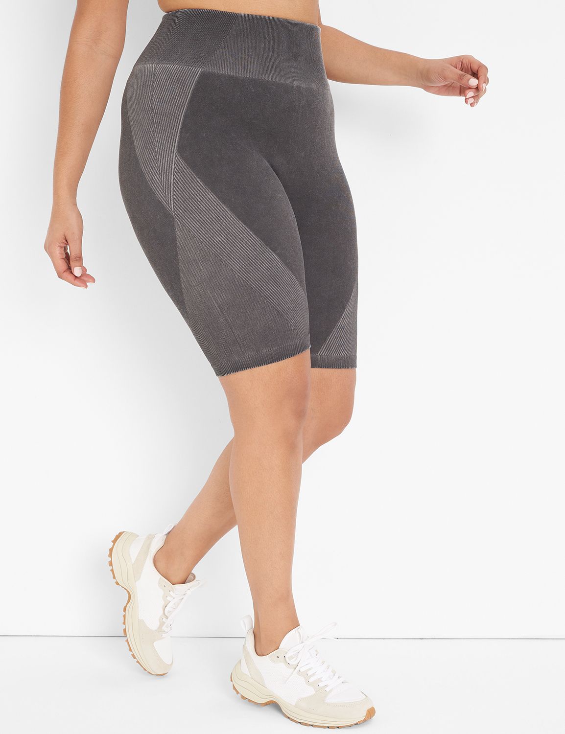 LIVI High-Rise Seamless Rib Knee Short