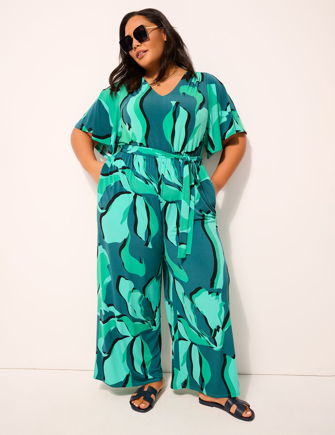 Short flutter sleeve V neck wide le Product Image 4