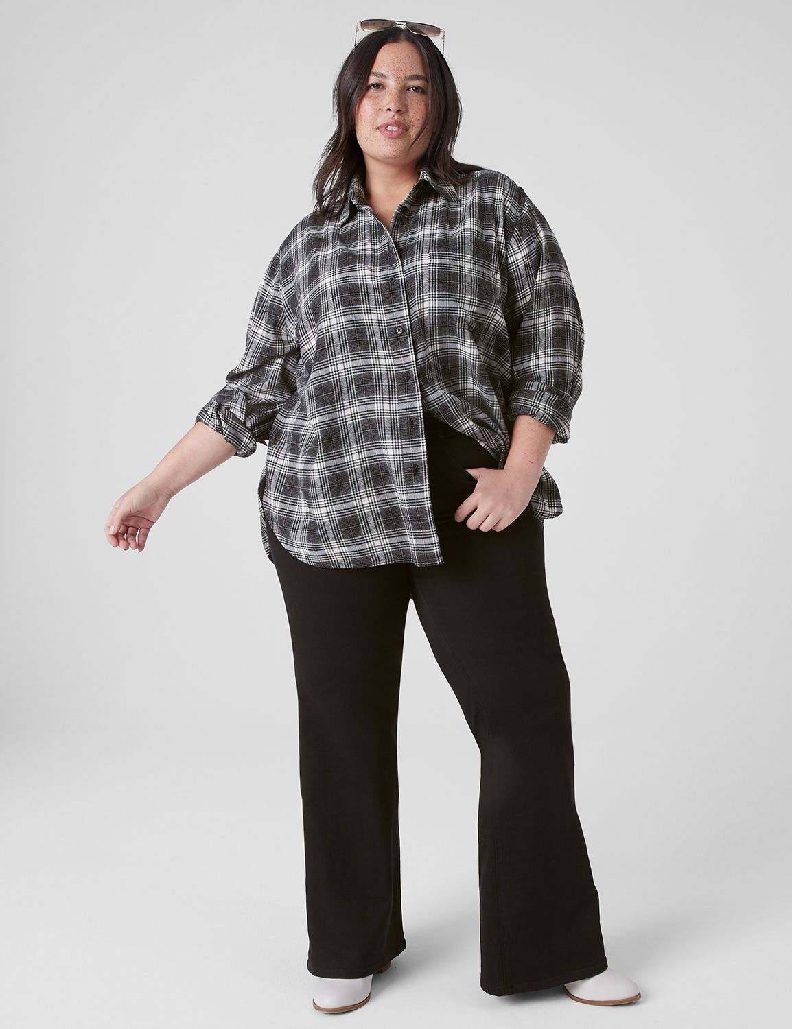ULTRA HIGH RISE FLARE JEAN - BLACK Product Image 3