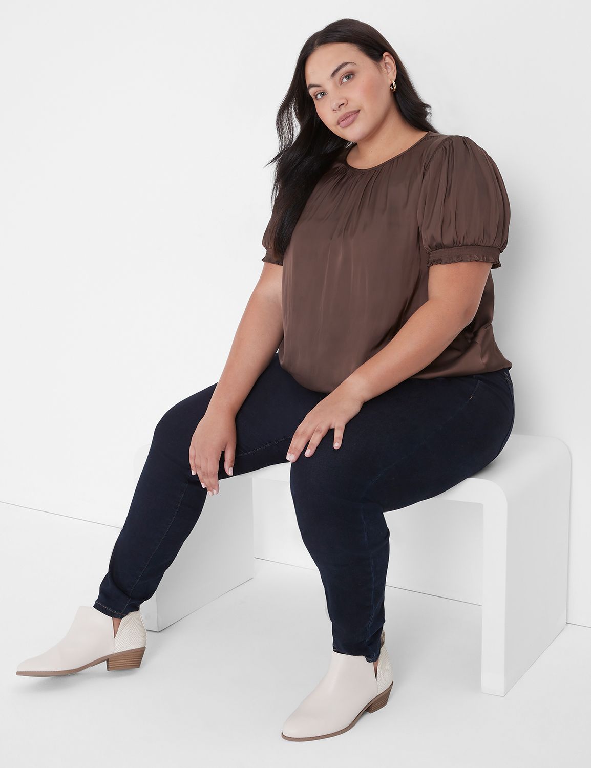 Kaitlyn Vintage Crew Neck Puff Sleeve Embroidered Top