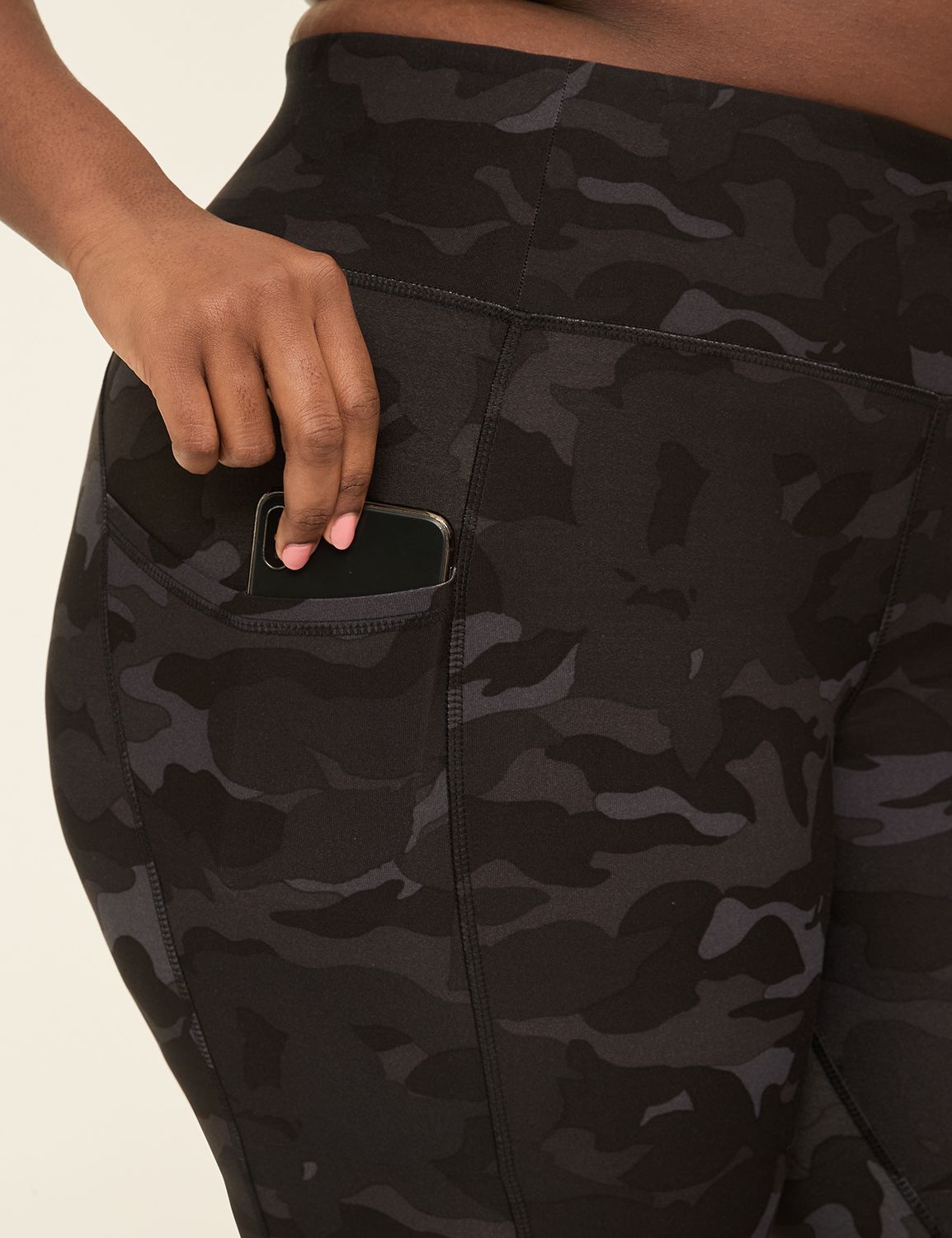LIVI High Rise Wicking 7/8 Legging Product Image 4